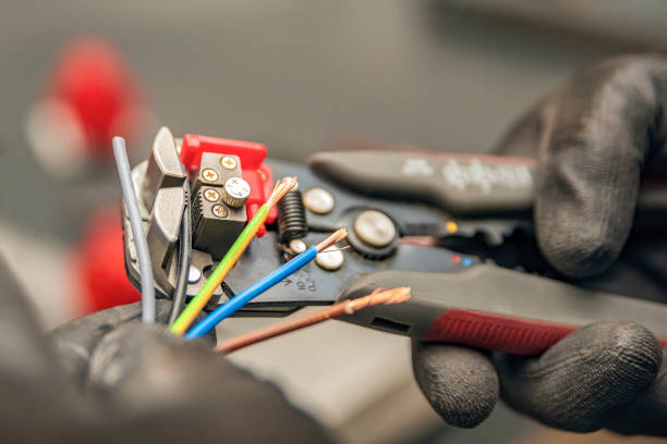 Best Commercial Electrician Services  in Ara, AL